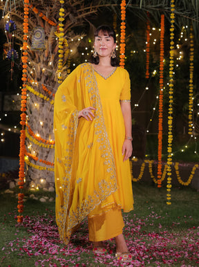 Zari Dupatta Yellow Kurta Set