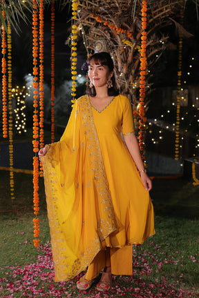 Zari Dupatta Yellow Kurta Set