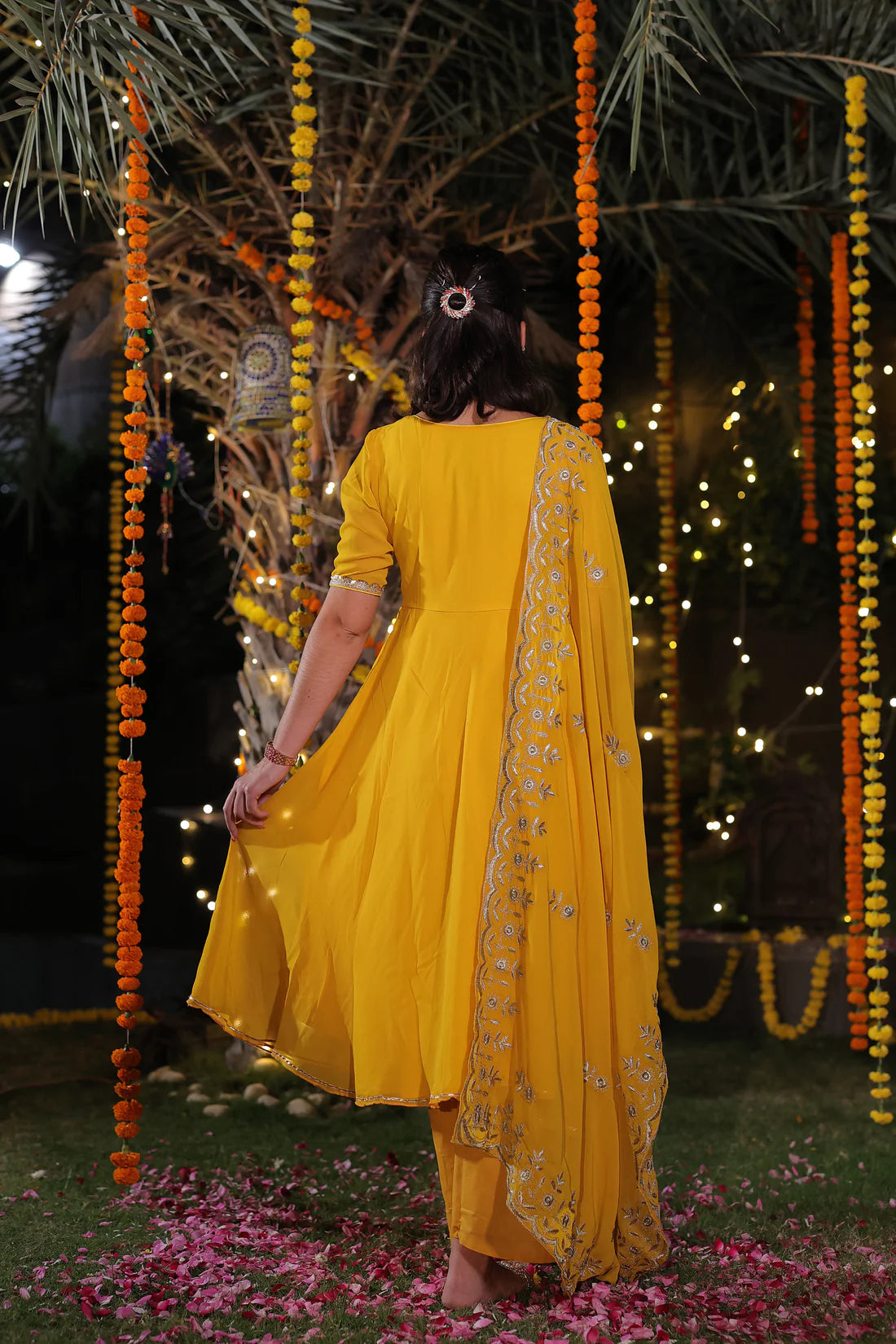 Zari Dupatta Yellow Kurta Set